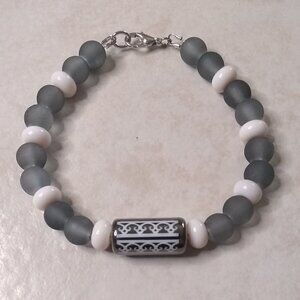 🍂🍁🍃 3/$25!!! Gray + Off-White Beaded Winter Bracelet! Sturdy Everyday Wear!